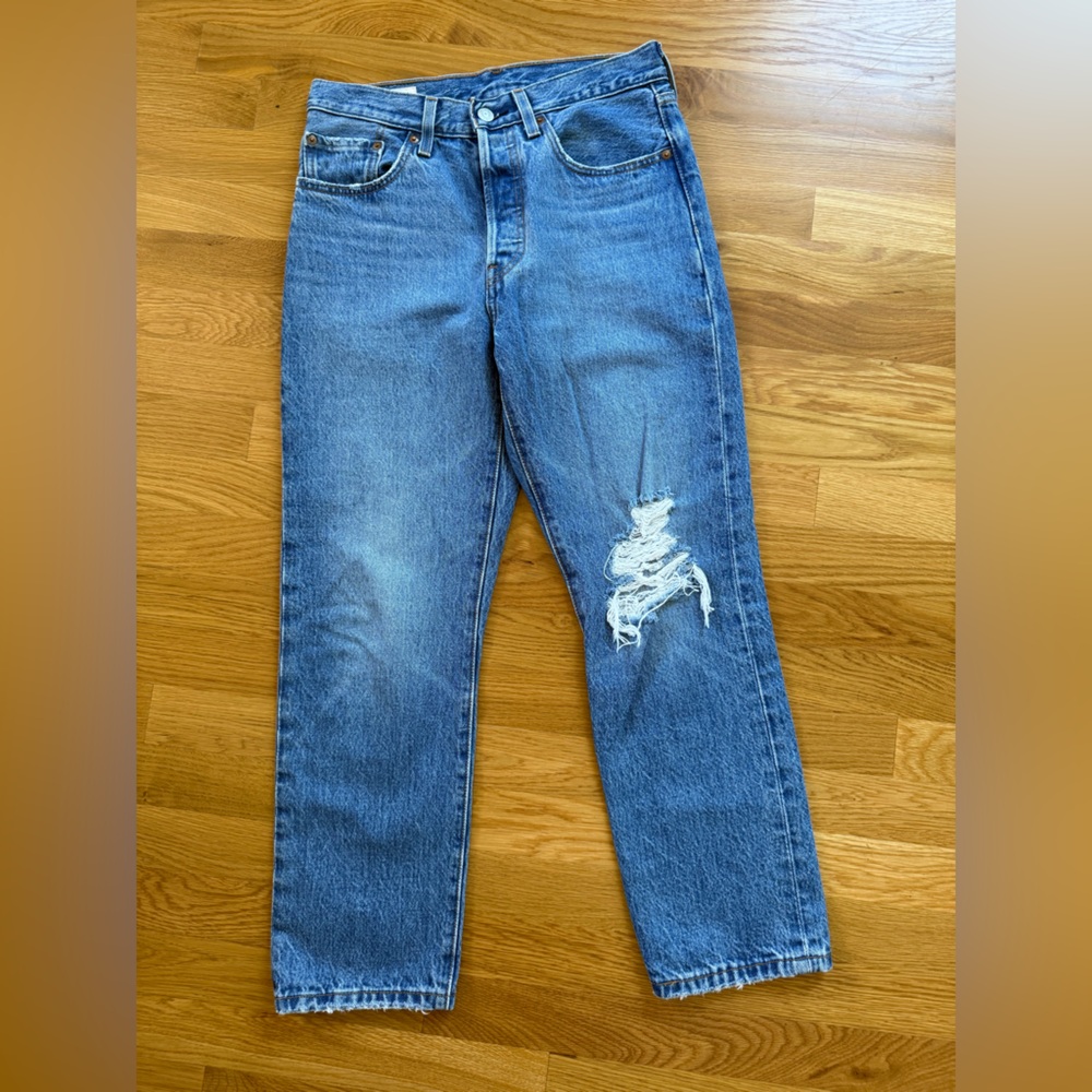 👖 Levi’s 501 Wedgie Straight Jeans | High Rise | Distressed Knee | Medium Wash